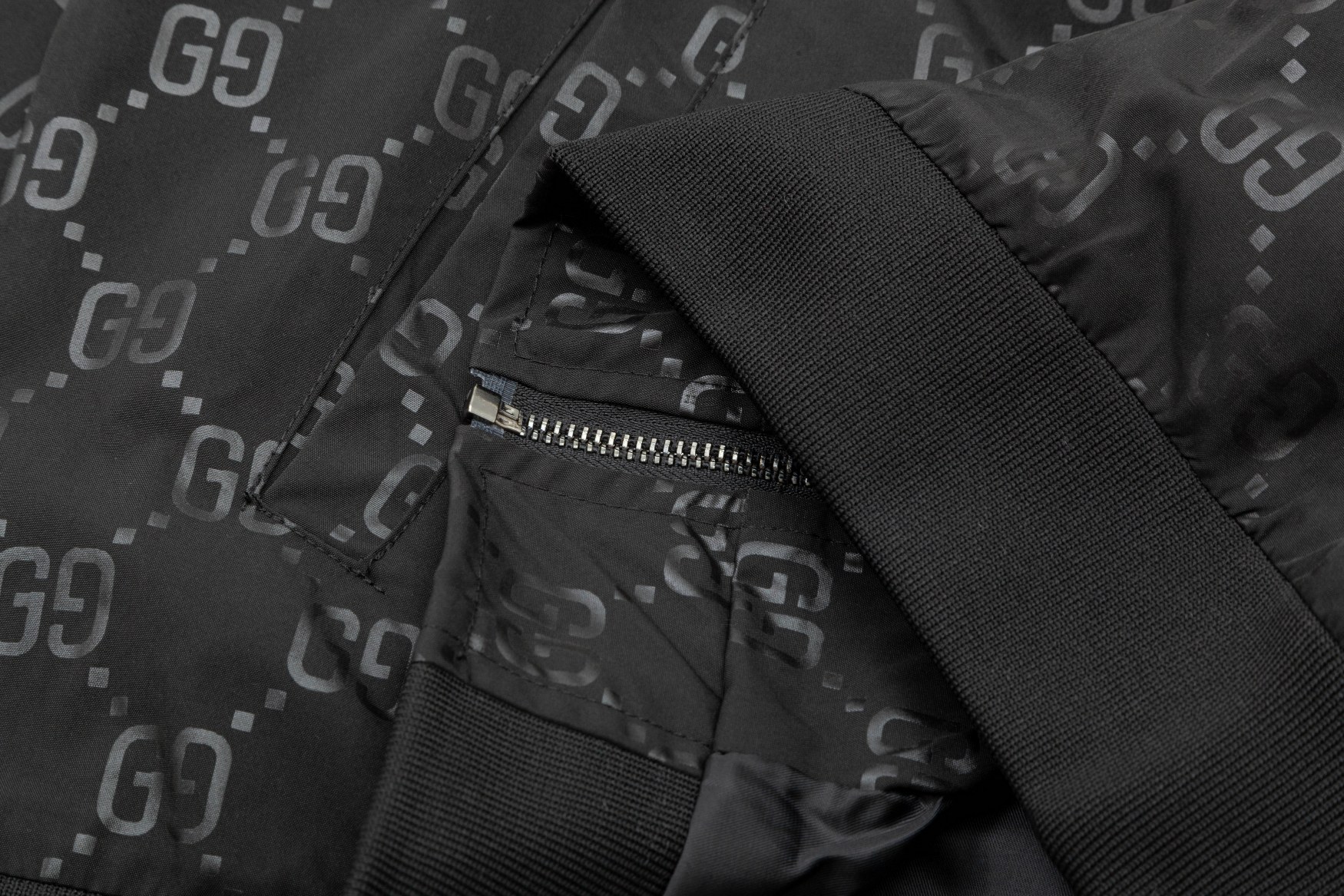 【GUCCI】グッチ ジャケット着  ご好評に付き再入荷！240921