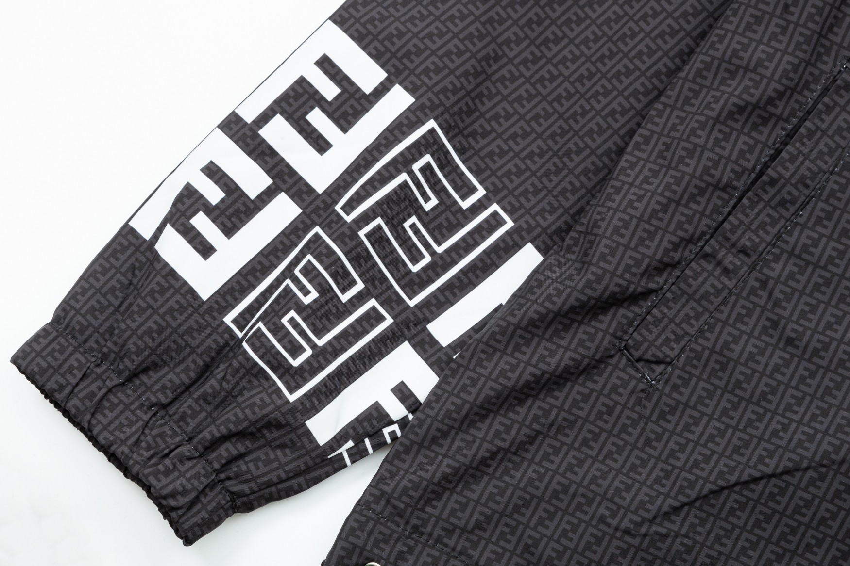 【FENDI】フェンディ  ジャケット着ご好評に付き再入荷！240926