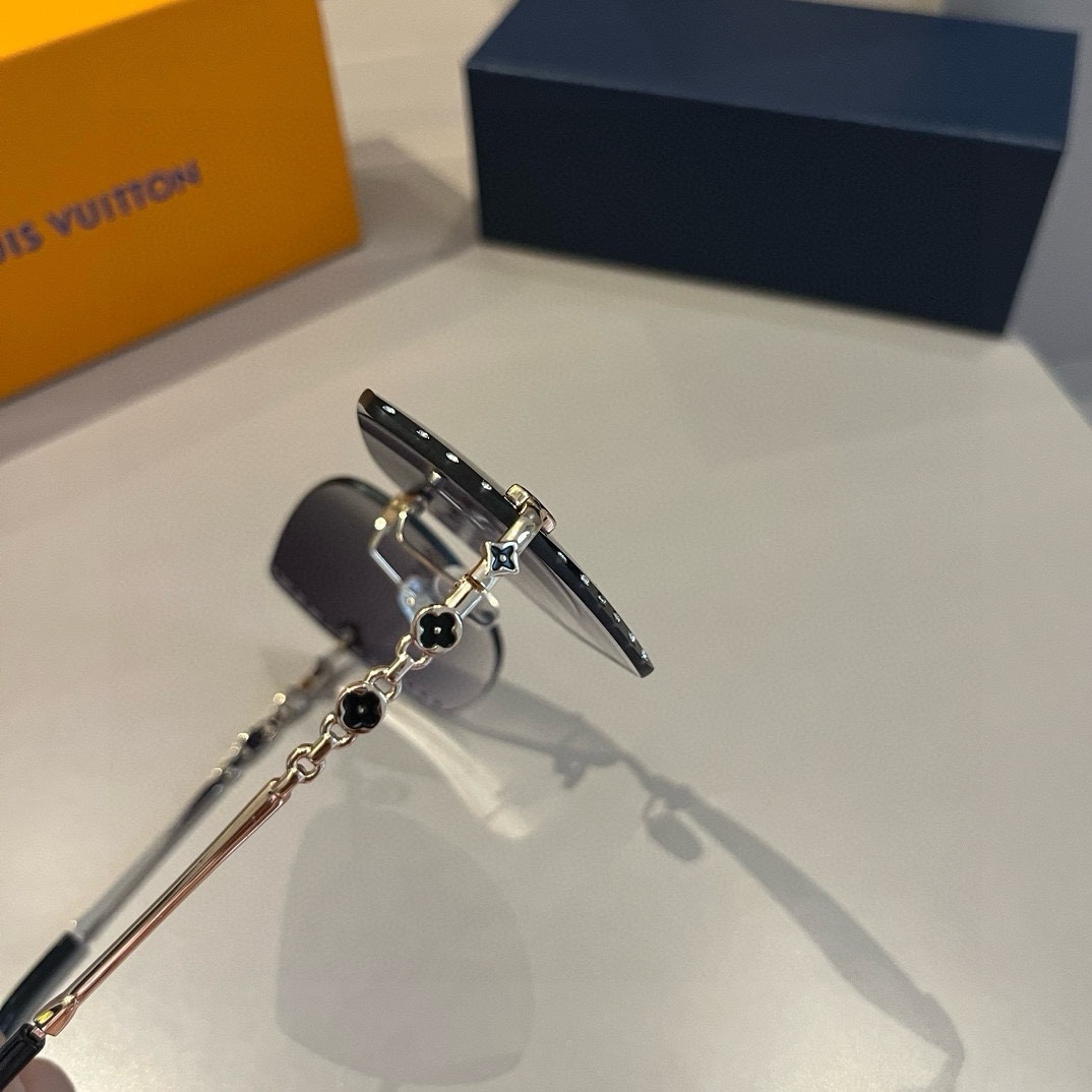 LOUIS VUITTON (  ルイヴィトン ) サングラス 241012