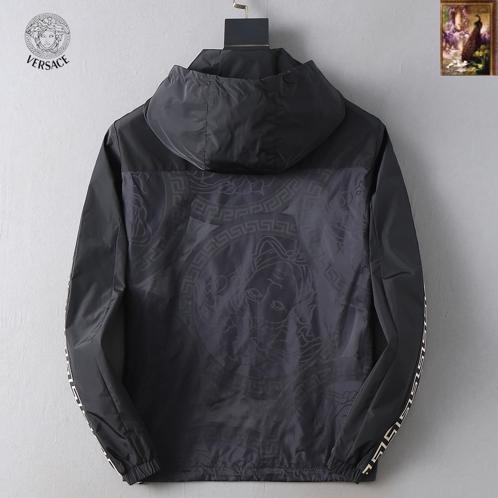 【VERSACE   公式旗艦店】ヴェルサーチ   ジャケット着 ご好評に付き再入荷！241022