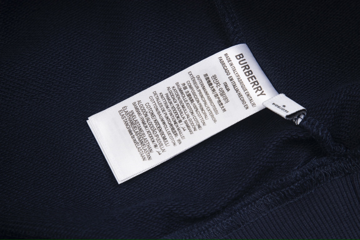 【BURBERRY   公式旗艦店】バーバリー   丸首の衛衣 スウェットご好評に付き再入荷 241025