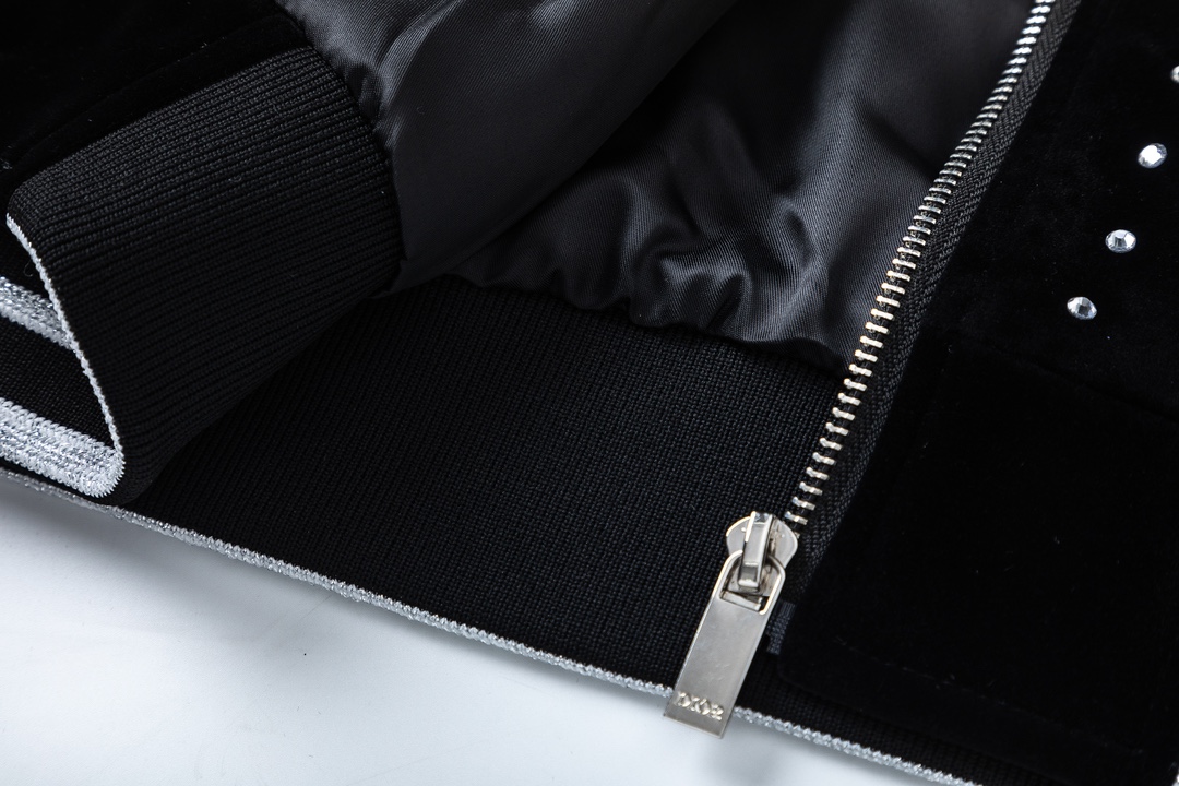 【DIOR 公式旗艦店】ディオール  ジャケット着 好評に付き再入荷！241028