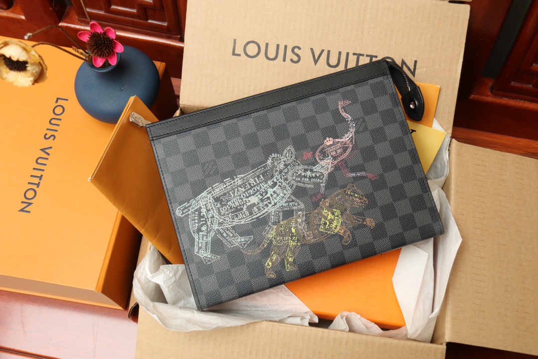 【LOUIS VUITTON  公式 旗艦店】 ルイヴィトン   クラッチバッグ 当日出荷 好評に付き再入荷！24*21*6CM  241101
