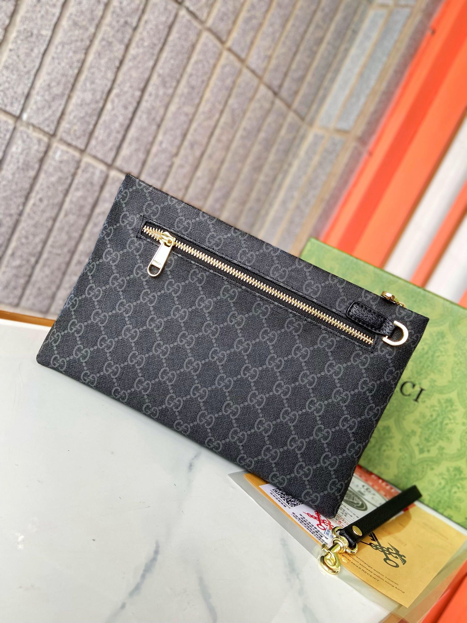 【GUCCI  公式 旗艦店】 グッチ   クラッチバッグ 当日出荷 好評に付き再入荷！28*18*2.5CM  241101