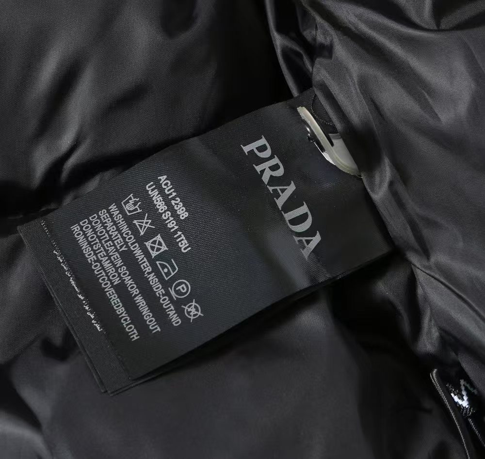 【PRADA  公式旗艦店】プラダ  ダウンジャケット 好評に付き再入荷！ 271102