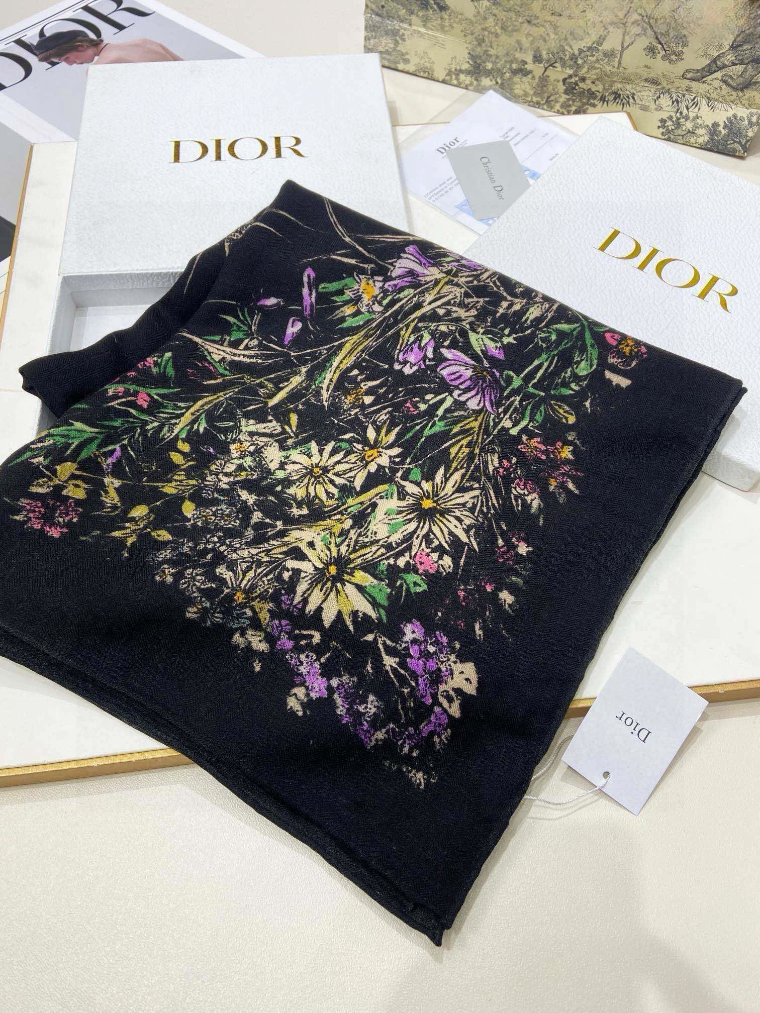 【DIOR  ディオール 】スカーフ  140*140cm  241108