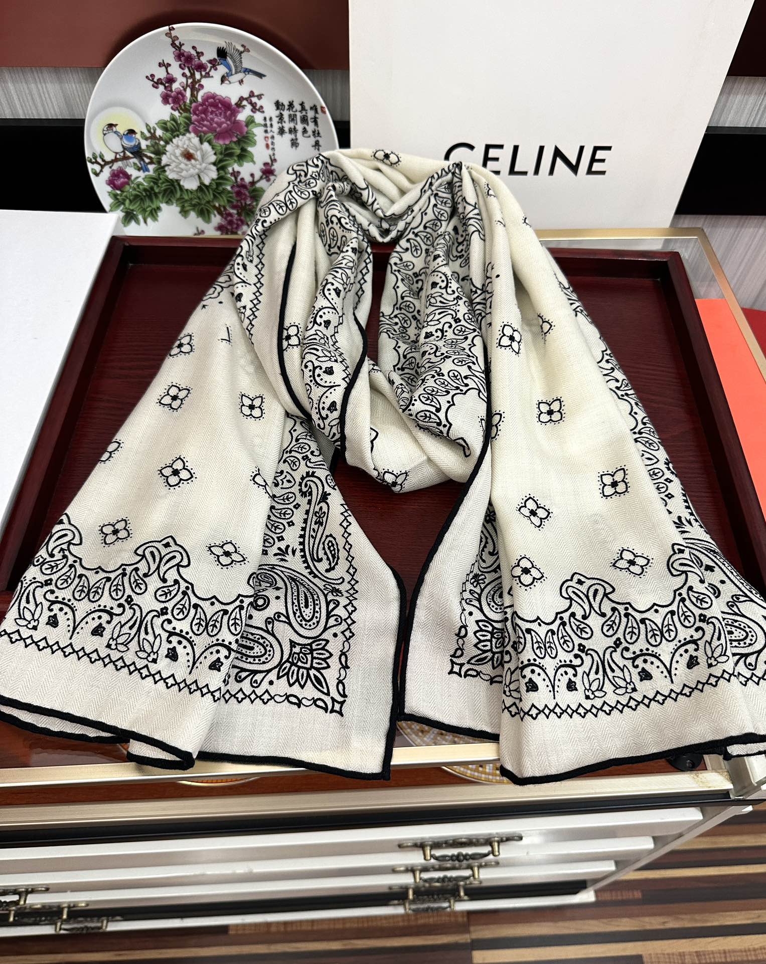 【CELINE セリーヌ】スカーフ 65*185CM  241108