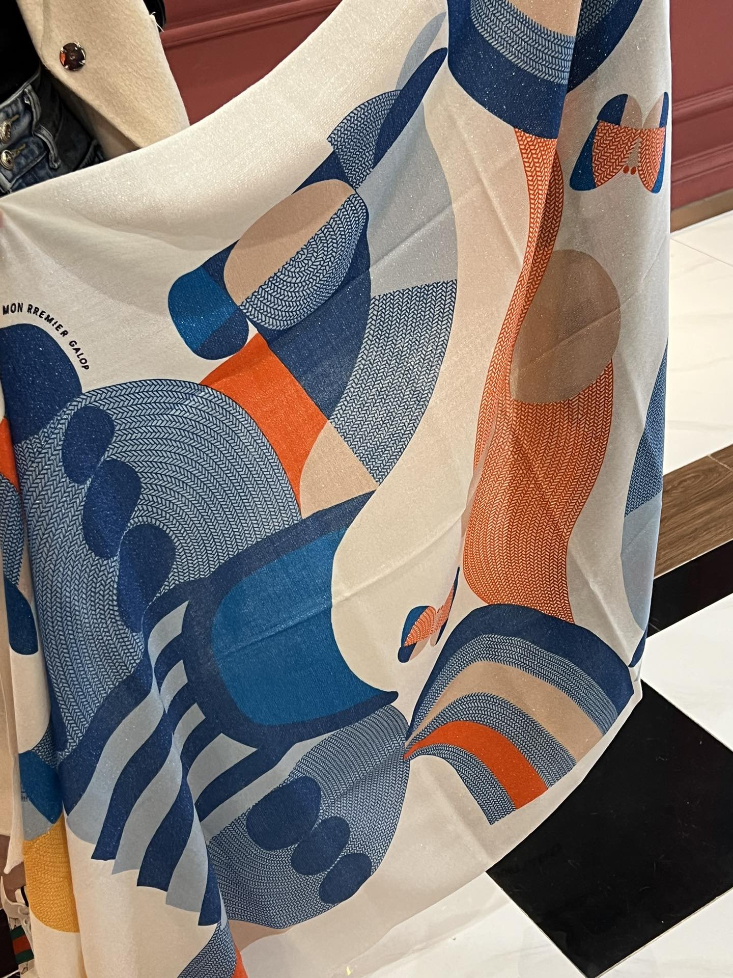 【HERMES エルメス 】スカーフ   100*200CM  241109