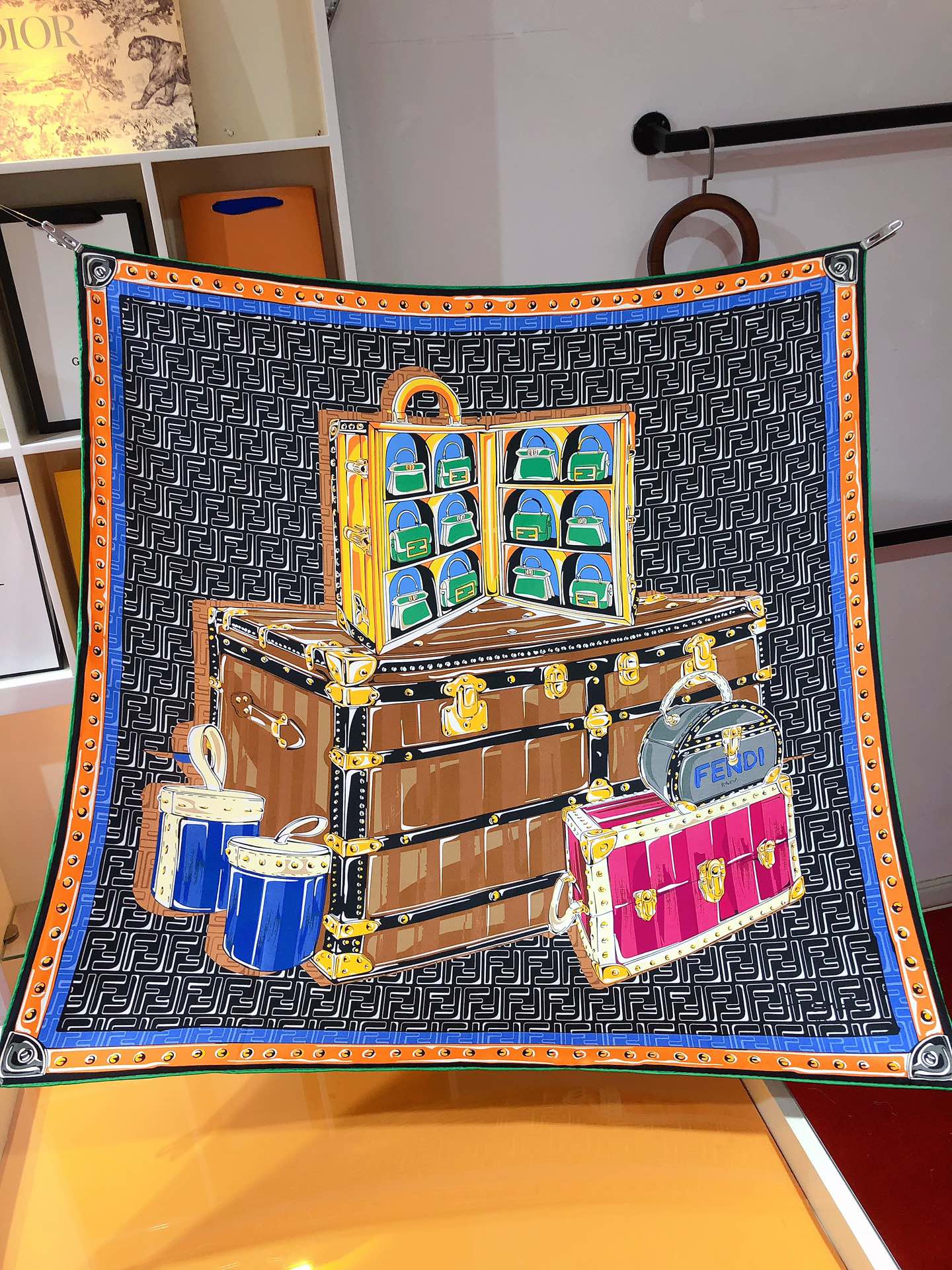 【FENDI  フェンディ】スカーフ90*90CM   241109