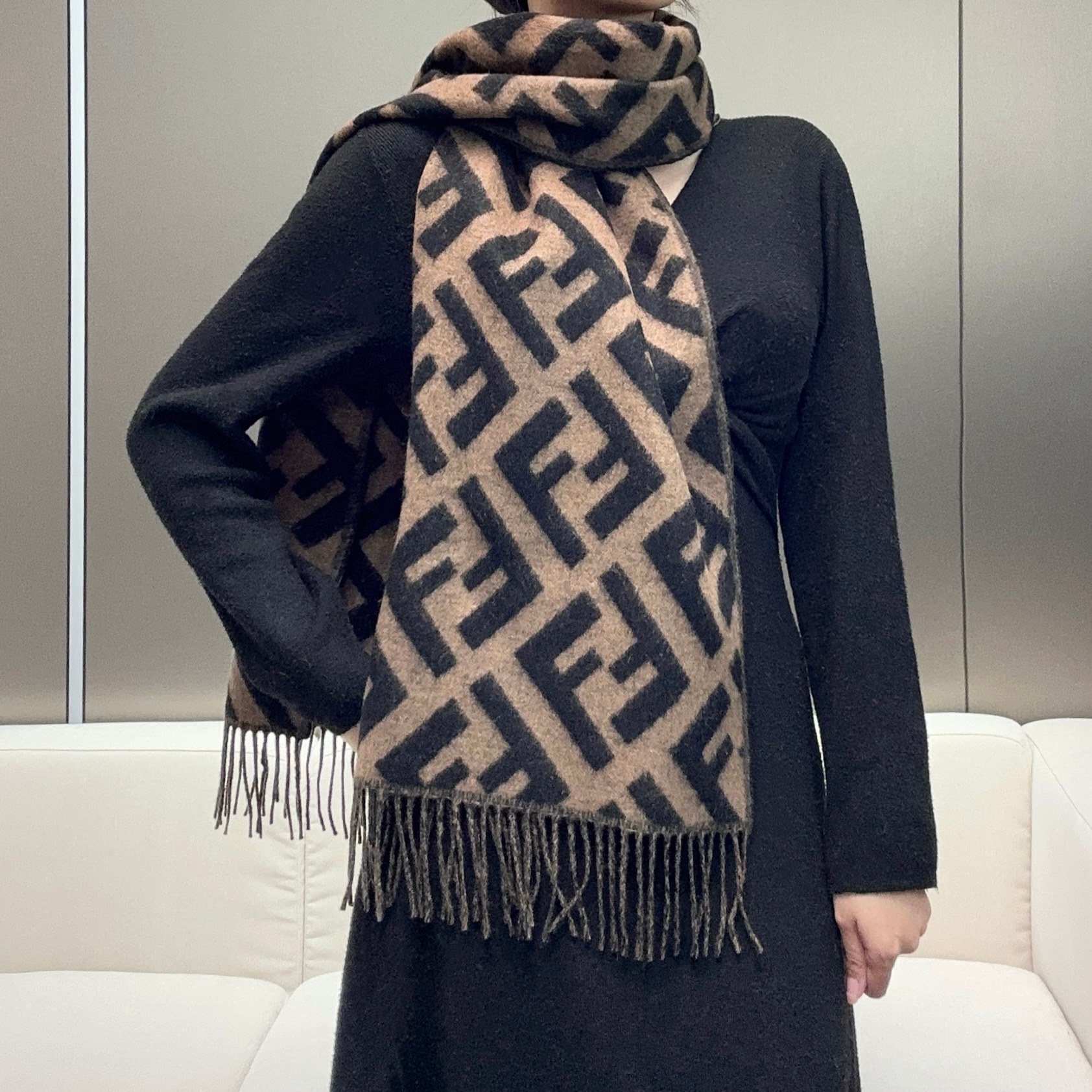 【FENDI  フェンディ】スカーフ45*170CM   241109