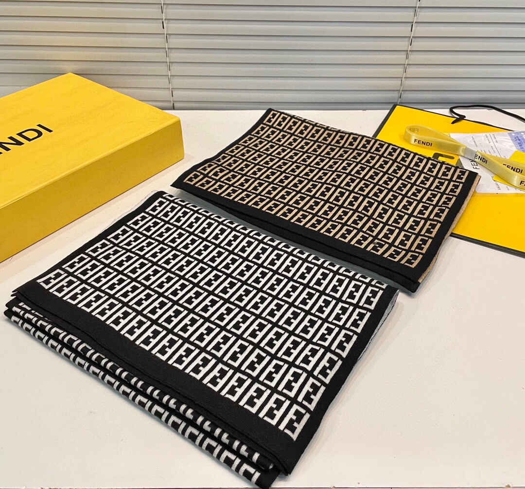 【FENDI  フェンディ】スカーフ32*200CM   241109