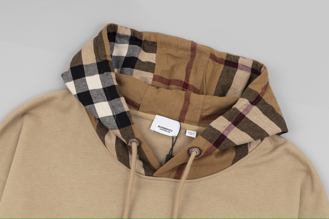 【BURBERRY  公式旗艦店】バーバリー パーカースウェットご好評に付き再入荷！241113