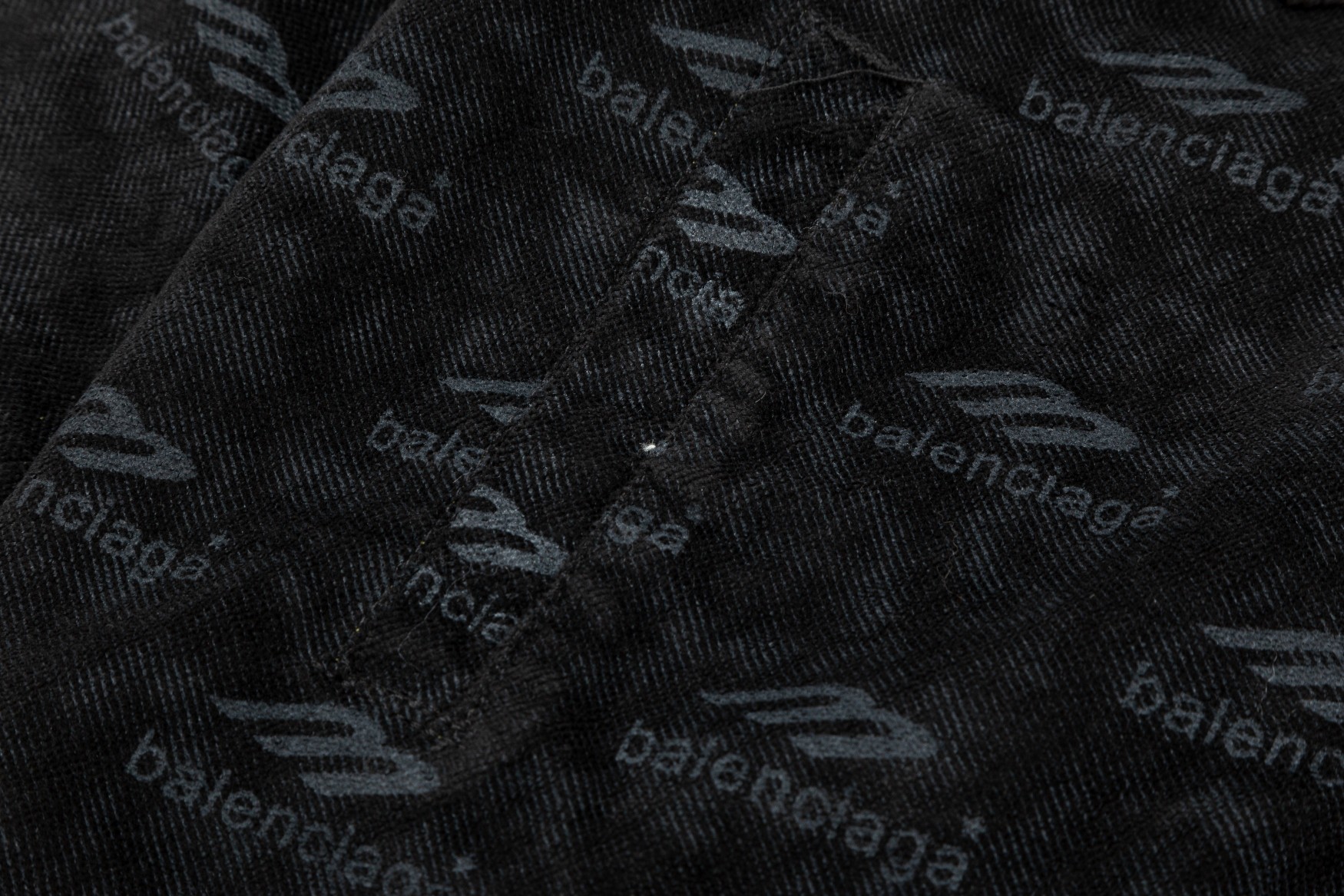 【BALENCIAGA  公式旗艦店】バレンシアガ    ジャケット着 好評に付き再入荷！241119