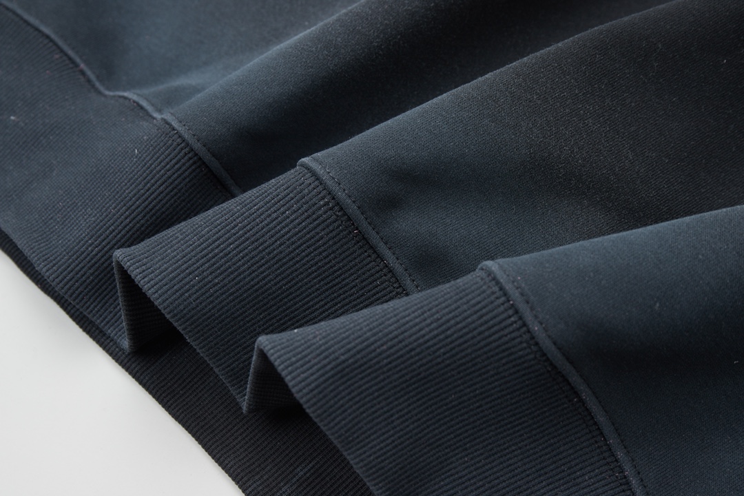 【BALENCIAGA 公式旗艦店】バレンシアガ 丸首の衛衣 スウェット ご好評に付き再入荷！241120