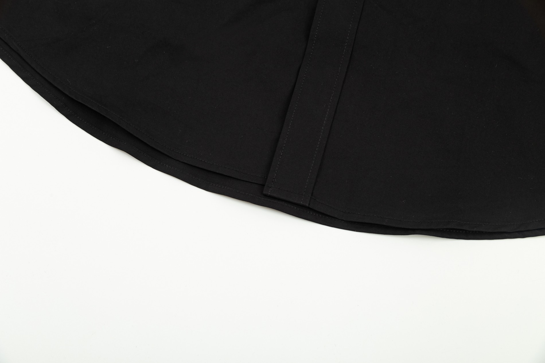 【BALENCIAGA  公式旗艦店】バレンシアガ  シャツ  ご好評に付き再入荷 240816