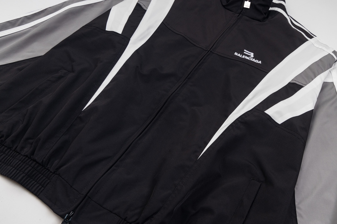 【BALENCIAGA 公式旗艦店】 バレンシアガ  ジャケット着 好評に付き再入荷 240827