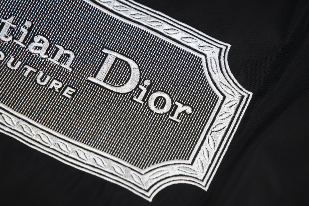 【DIOR  公式旗艦店】 ディオール  ジャケット着 好評に付き再入荷 240826