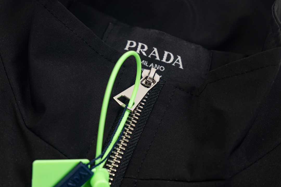 【PRADA  公式旗艦店】プラダ  ジャケット着 好評に付き再入荷 240827