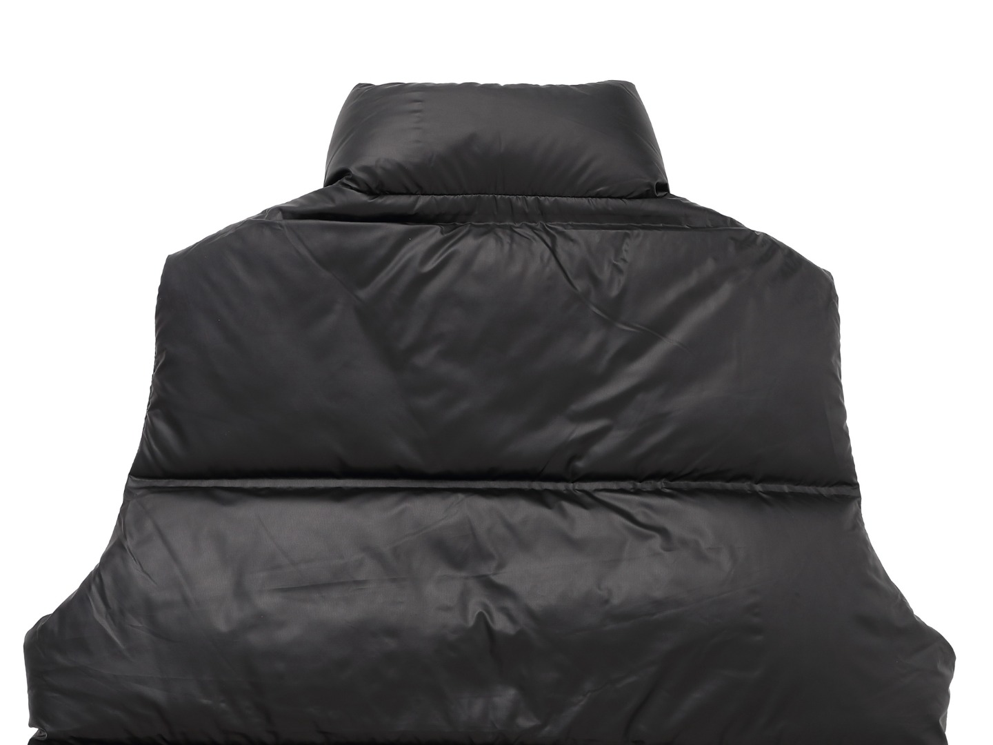 【PRADA 公式旗艦店】プラダ ダウンベスト 当日出荷 好評に付き再入荷！241009