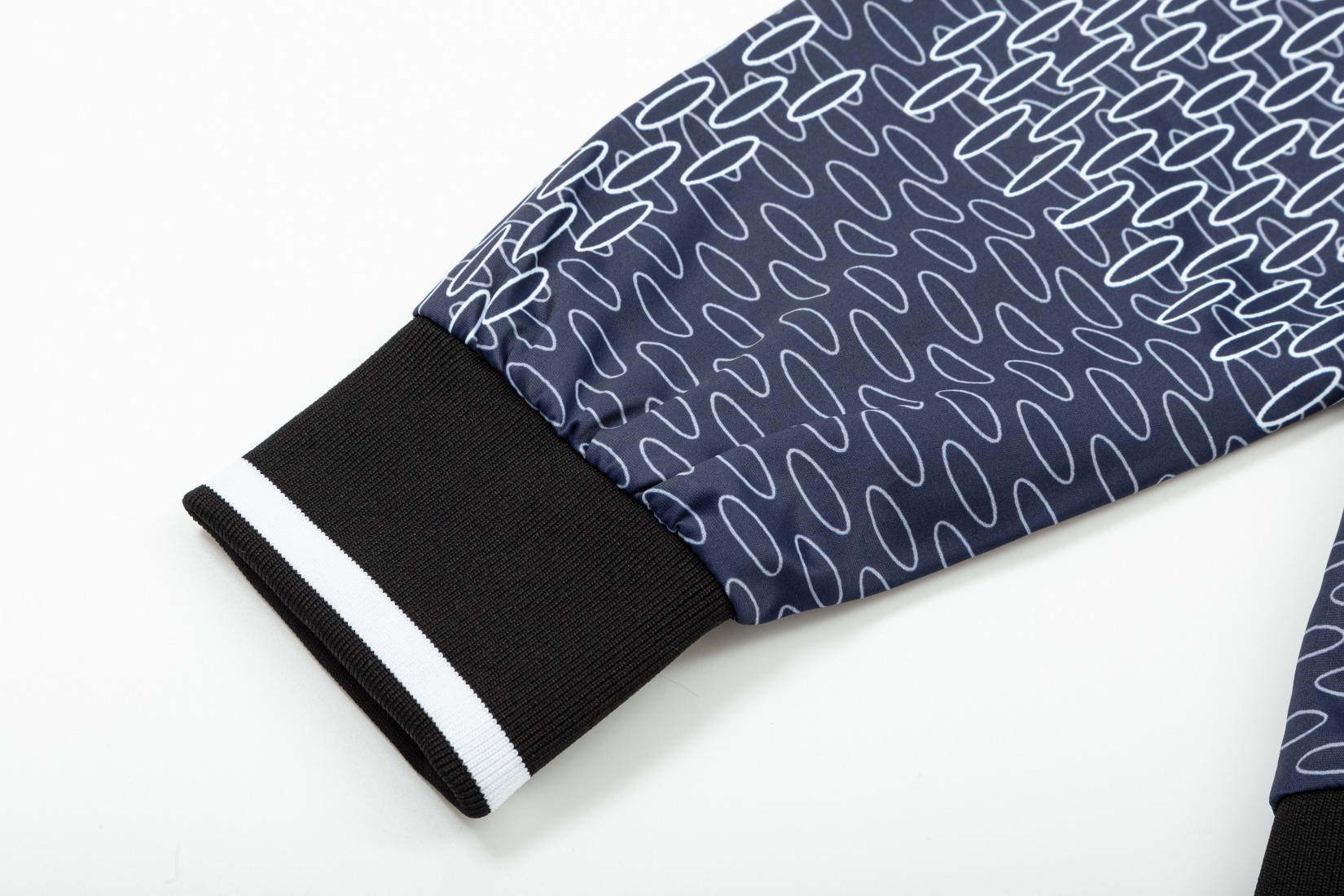 【LOUIS VUITTON】ルイヴィトン  ジャケット着 ご好評に付き再入荷！241021