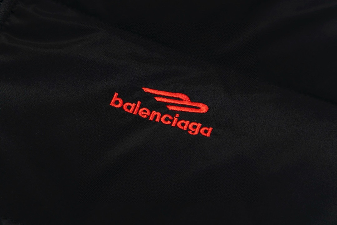 【BALENCIAGA  公式旗艦店】バレンシアガ    ダウンジャケット ご好評に付き再入荷！241024