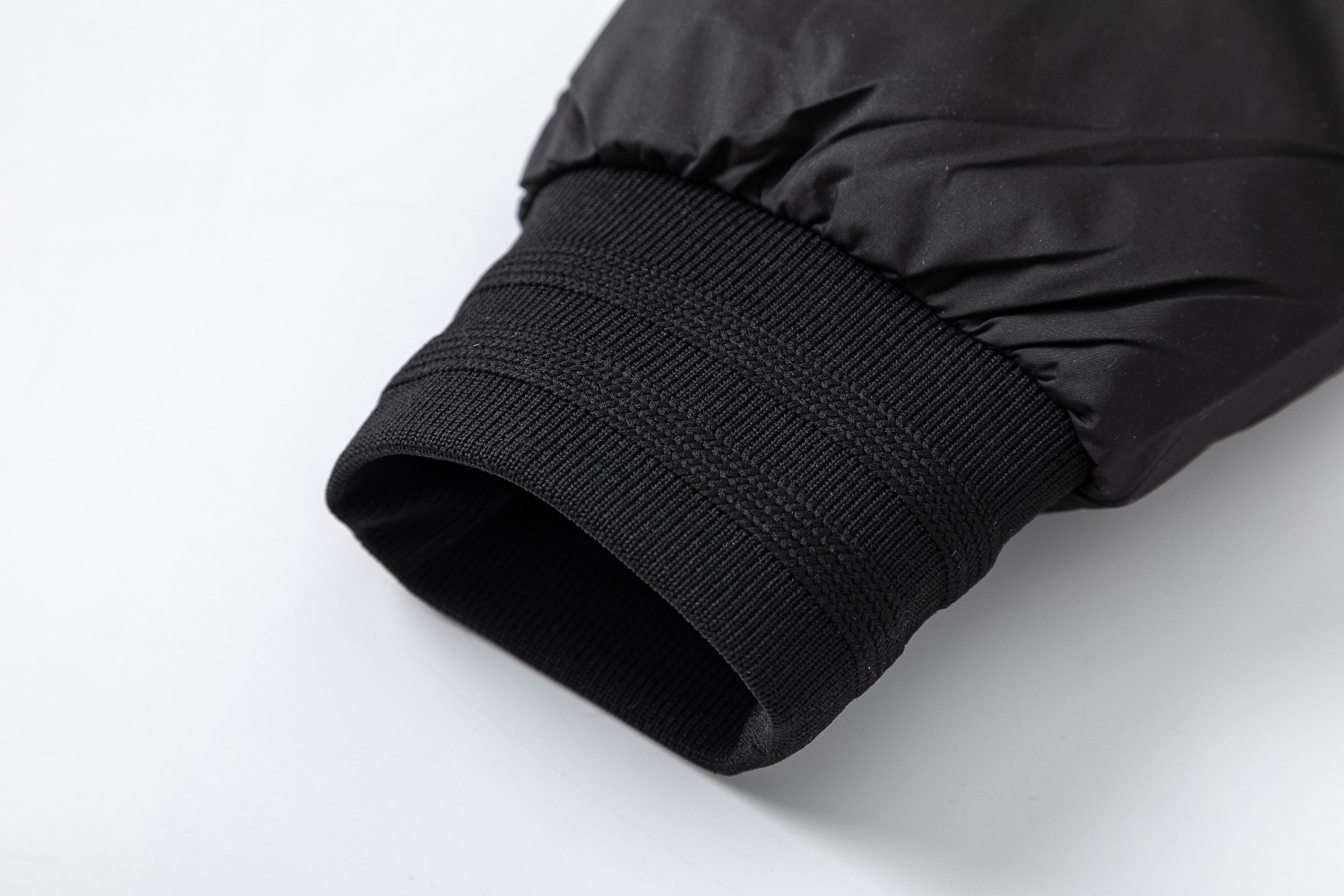 【BURBERRY  公式旗艦店】バーバリー   ダウンジャケット ご好評に付き再入荷！241102