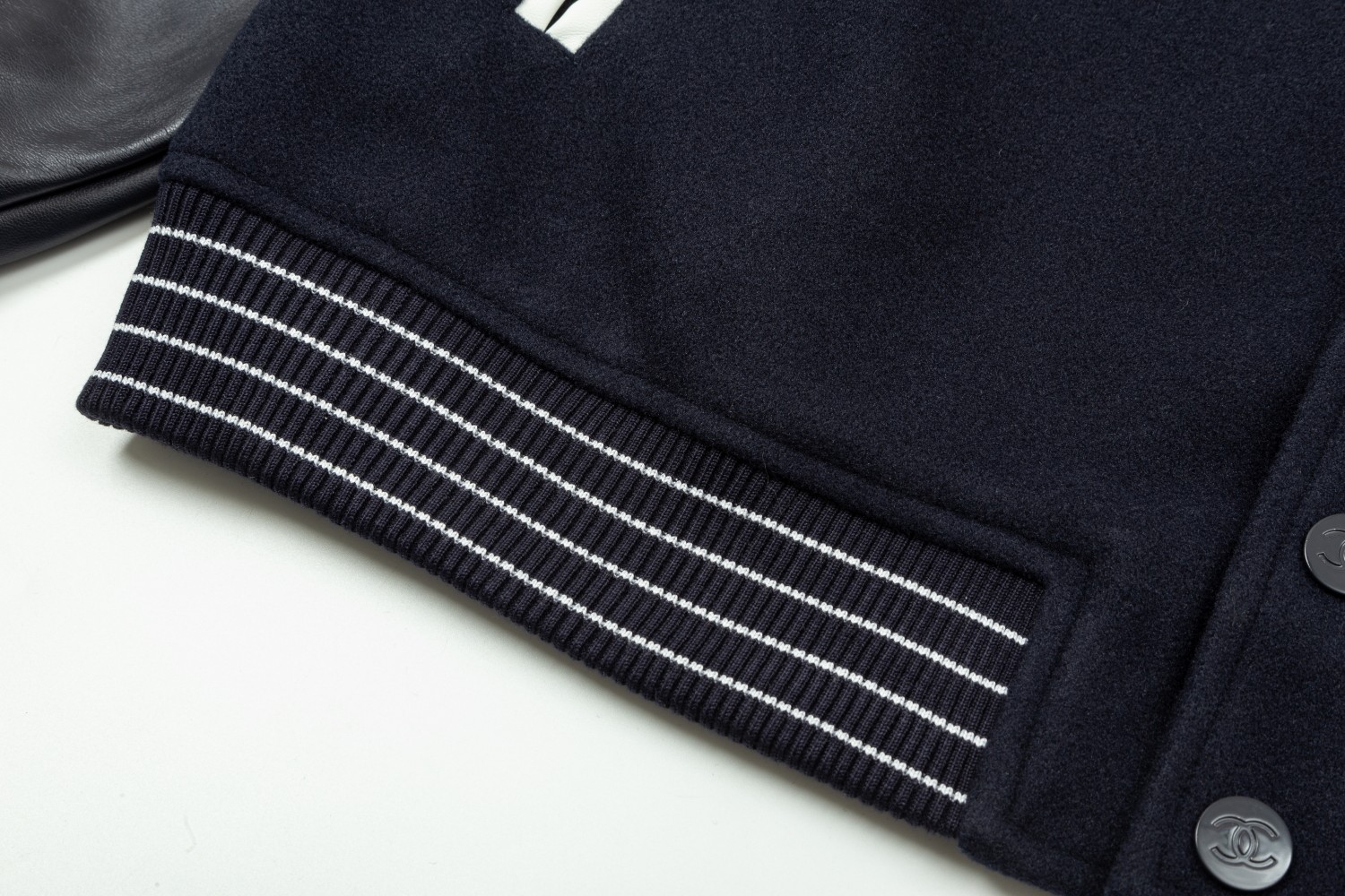 【CHANEL  公式旗艦店】シャネル   ジャケット着 好評に付き再入荷！241028