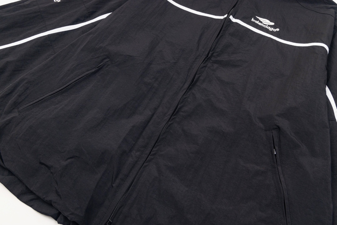 【BALENCIAGA  公式旗艦店】バレンシアガ    ジャケット着 好評に付き再入荷！241119