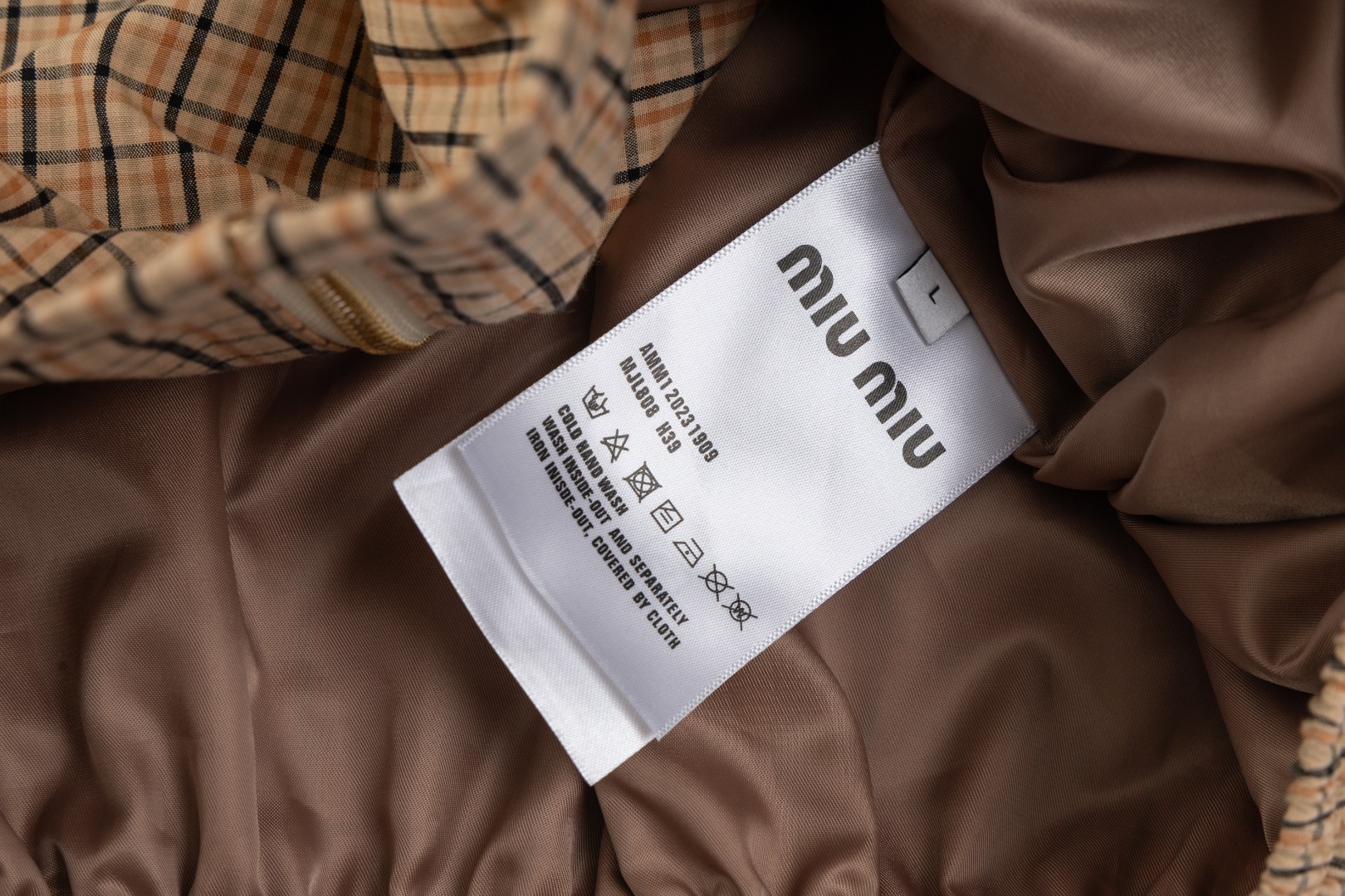 【Miumiu 公式旗艦店】 ミュウミュウ   ジャケット着  スウェット ご好評に付き再入荷！241122