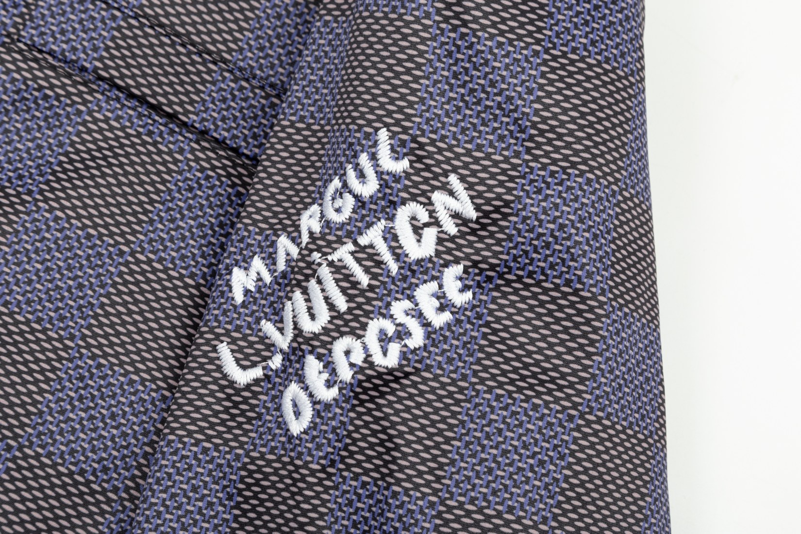 【LOUIS VUITTON 公式旗艦店】ルイヴィトン  ジャケット着 ご好評に付き再入荷！241021