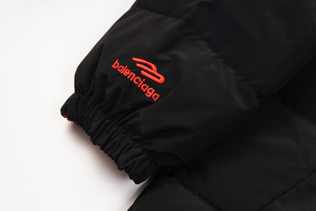 【BALENCIAGA  公式旗艦店】バレンシアガ    ダウンジャケット ご好評に付き再入荷！241024