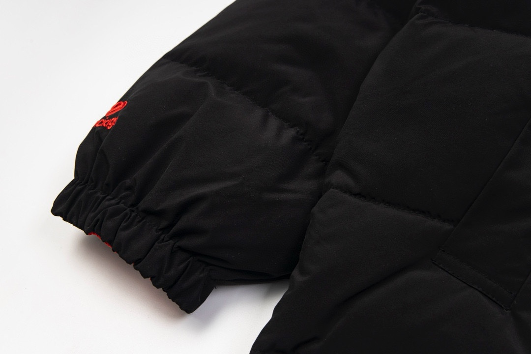 【BALENCIAGA  公式旗艦店】バレンシアガ    ダウンジャケット ご好評に付き再入荷！241024