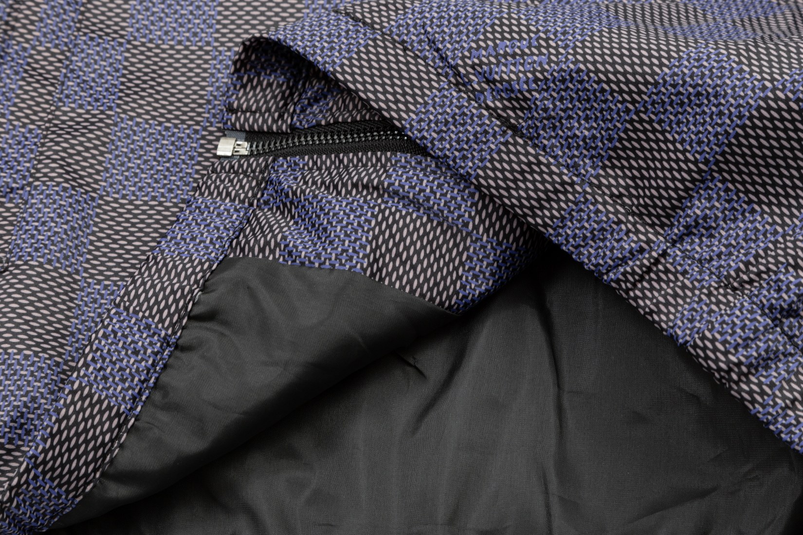 【LOUIS VUITTON 公式旗艦店】ルイヴィトン  ジャケット着 ご好評に付き再入荷！241021