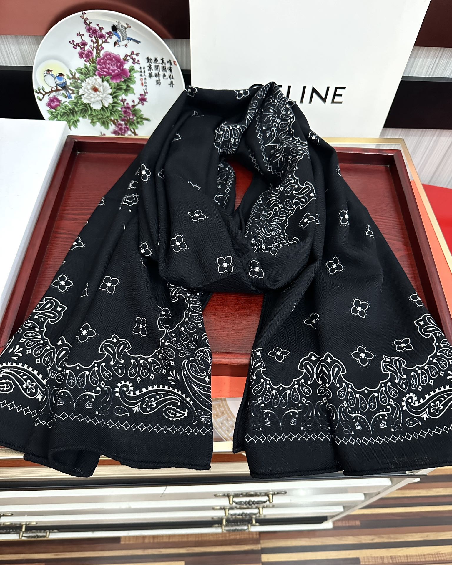 【CELINE セリーヌ】スカーフ 65*185CM  241108