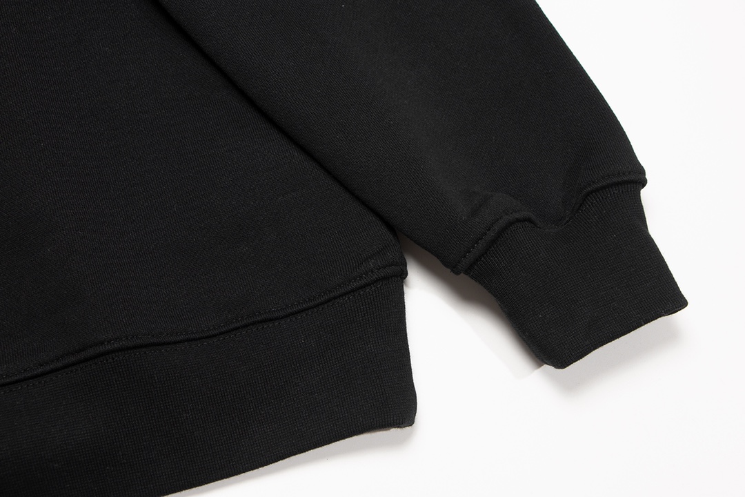 【GUCCI  公式旗艦店】グッチ  丸首の衛衣 スウェットご好評に付き再入荷！