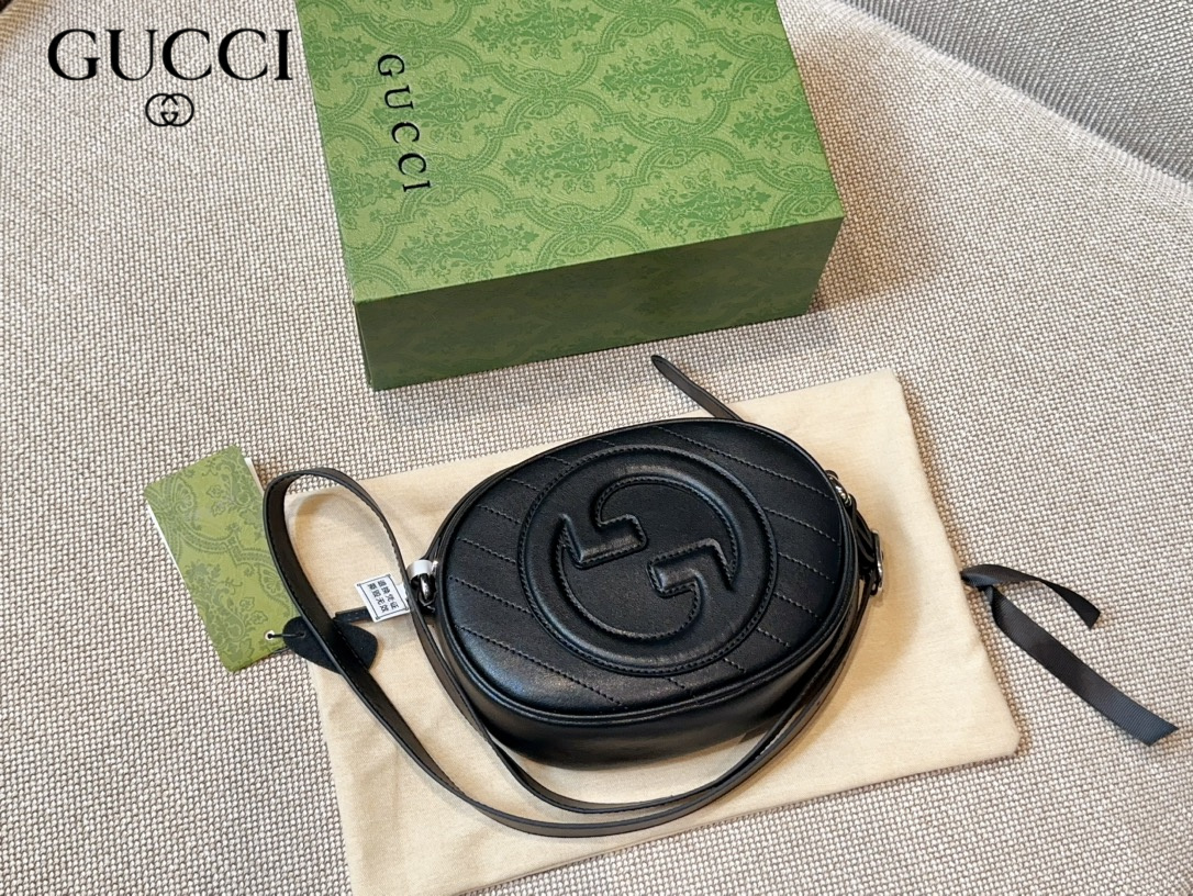 【GUCCI 公式 旗艦店】クッチ    ショルダーバッグ 当日出荷 好評に付き再入荷！20*15CM
