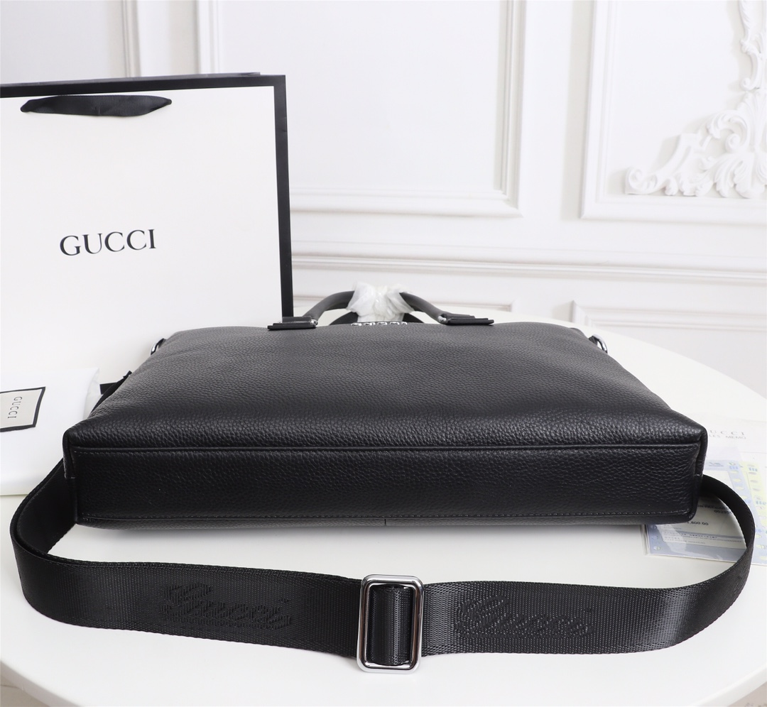 【GUCCI 公式 旗艦店】グッチ   ショルダーバッグ 当日出荷 好評に付き再入荷！39*30*7CM