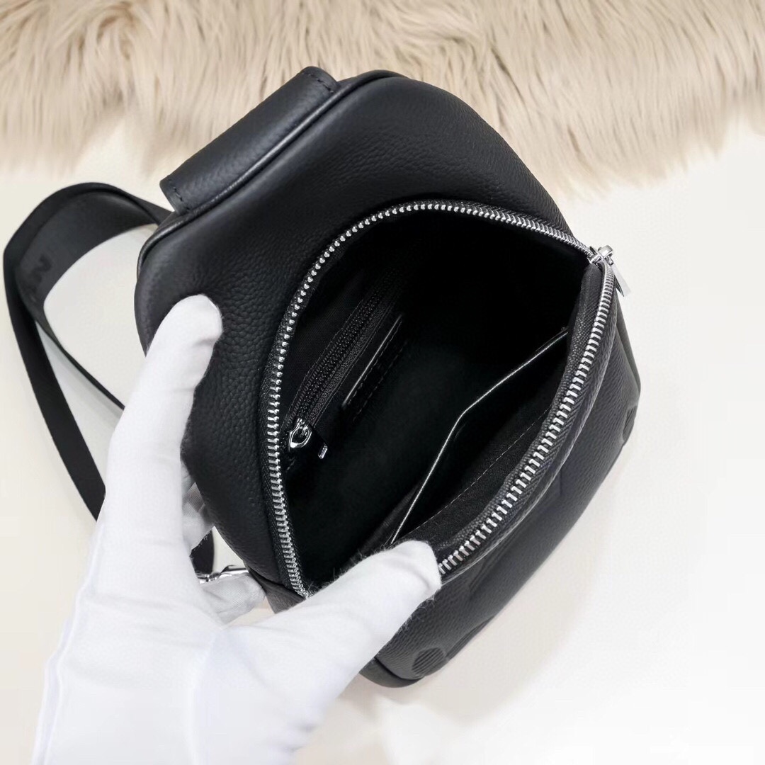 【LOUIS VUITTON 公式 旗艦店】ルイヴィトン  胸ポケット 当日出荷 好評に付き再入荷！32*18*8CM