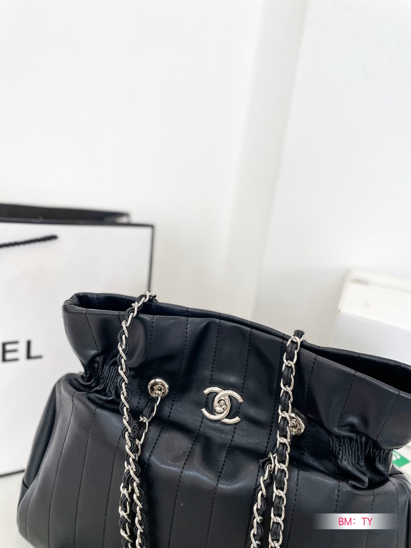【CHANEL  公式 旗艦店】シャネル   ハンドバッグ当日出荷 好評に付き再入荷！37*29CM