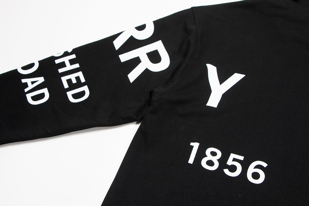 【BURBERRY 公式旗艦店】バーバリー  丸首の衛衣 スウェット ご好評に付き再入荷！