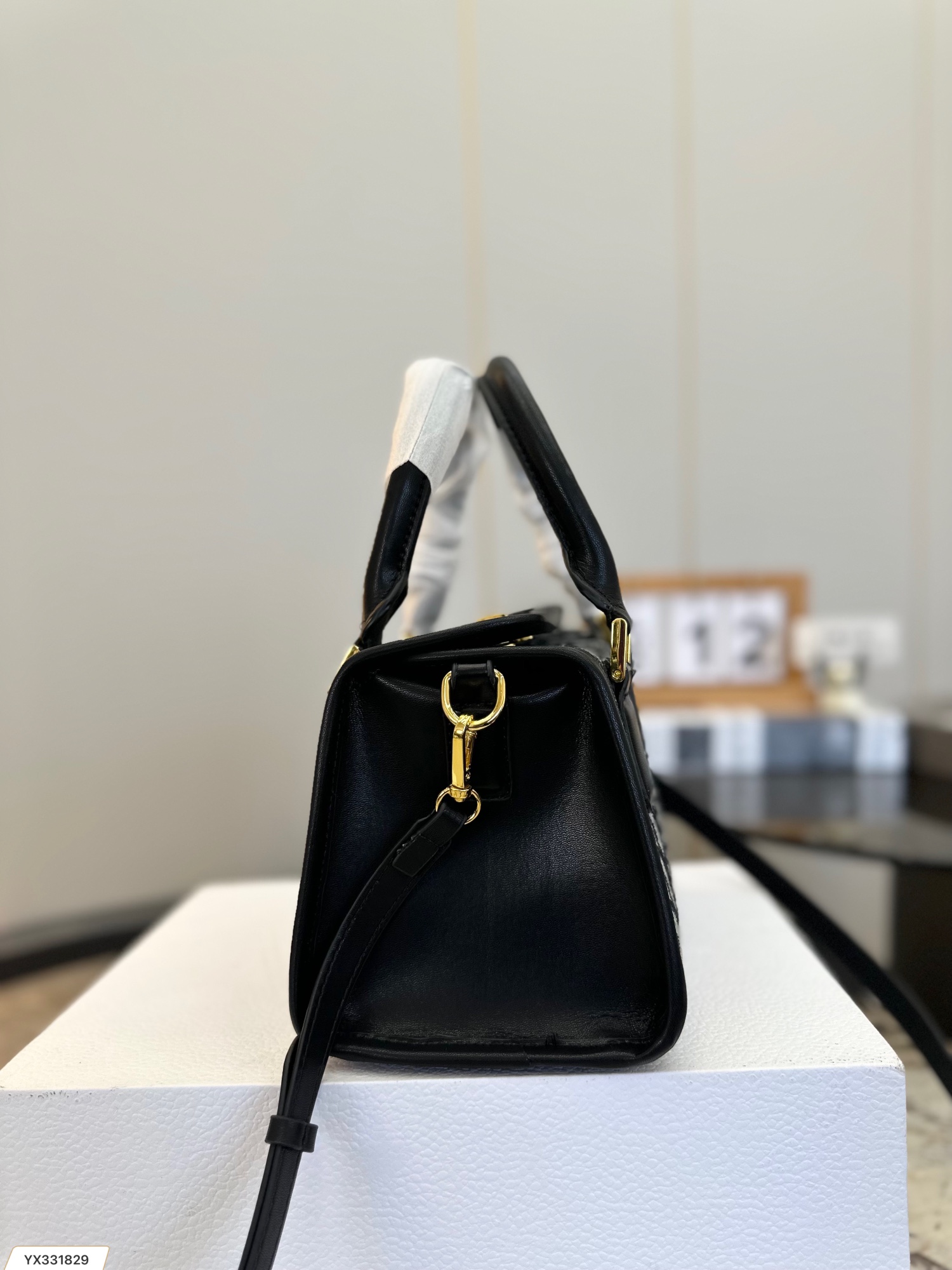 【DIOR  公式 旗艦店】ディオール   ショルダーバッグ 当日出荷 好評に付き再入荷！19*13CM