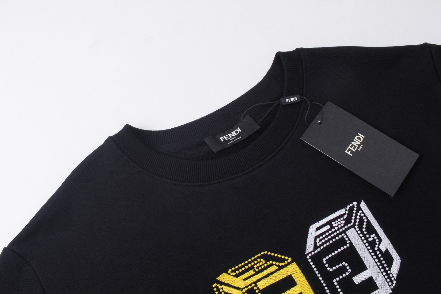 【FENDI  公式旗艦店】フェンディ丸首の衛衣 スウェット ご好評に付き再入荷！