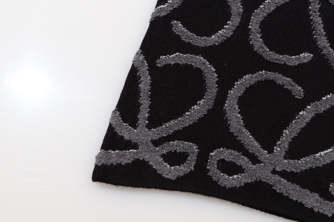 【LOEWE公式旗艦店】ロエベ  セーター好評に付き再入荷！