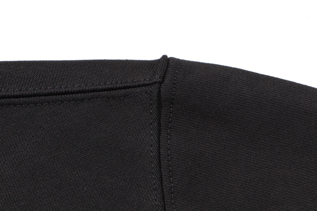 【VERSACE   公式旗艦店】ヴェルサーチ  丸首の衛衣   スウェットご好評に付き再入荷！