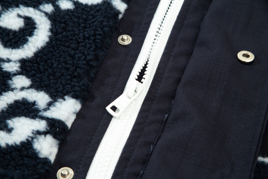 【GUCCI 公式旗艦店】クッチ   ジャケット着好評に付き再入荷！