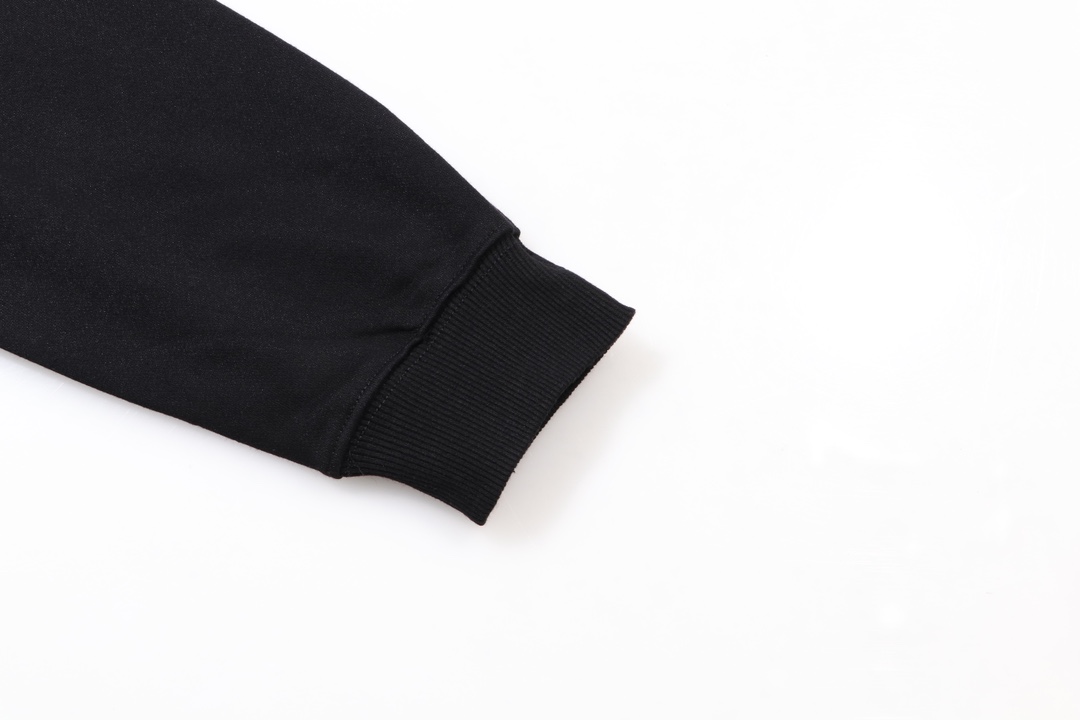 【GIVENCHY 公式旗艦店】ジバンシー 丸首の衛衣 スウェットご好評に付き再入荷   241114