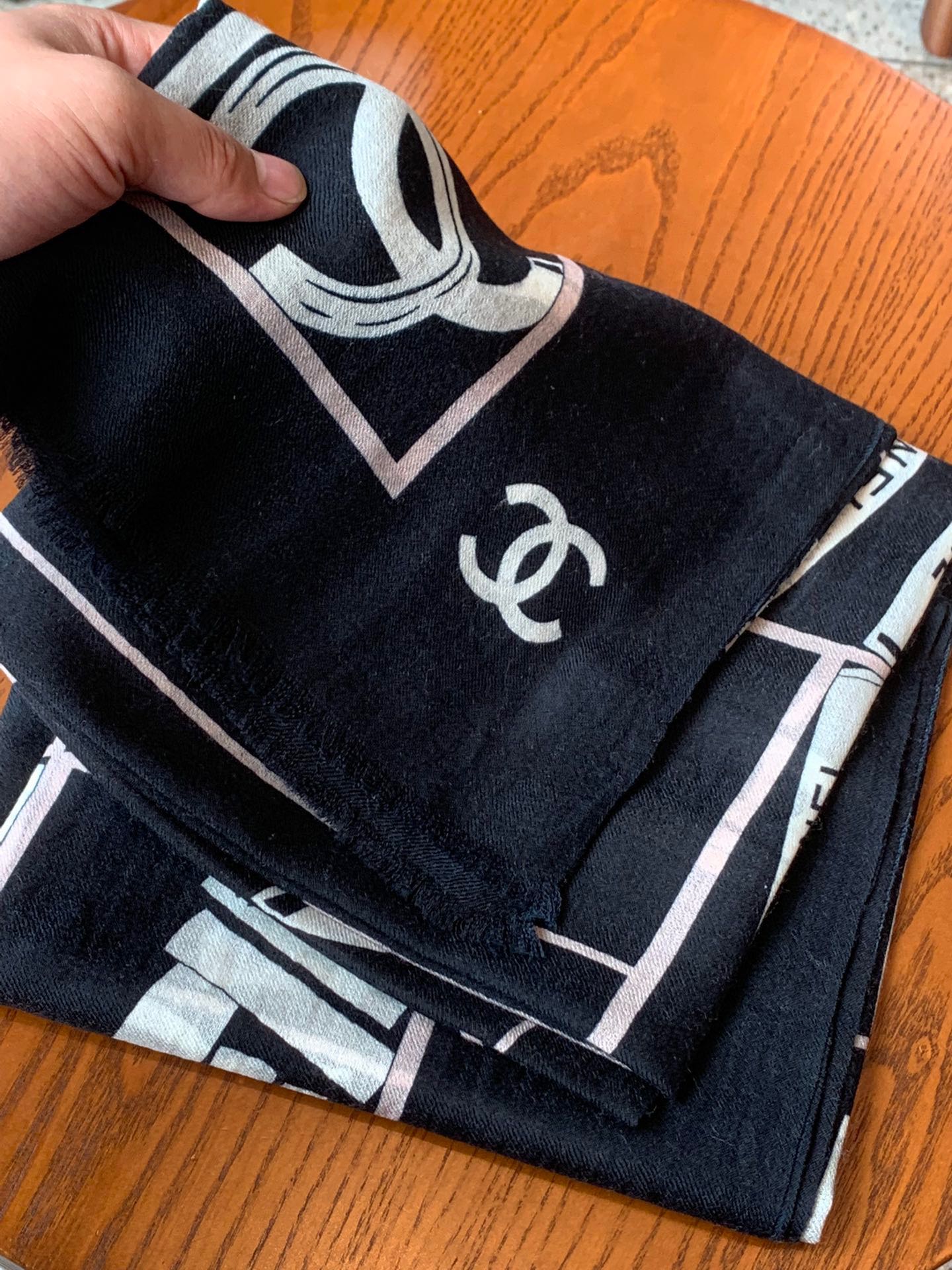 【CHANEL  シャネル 】スカーフ100*200CM