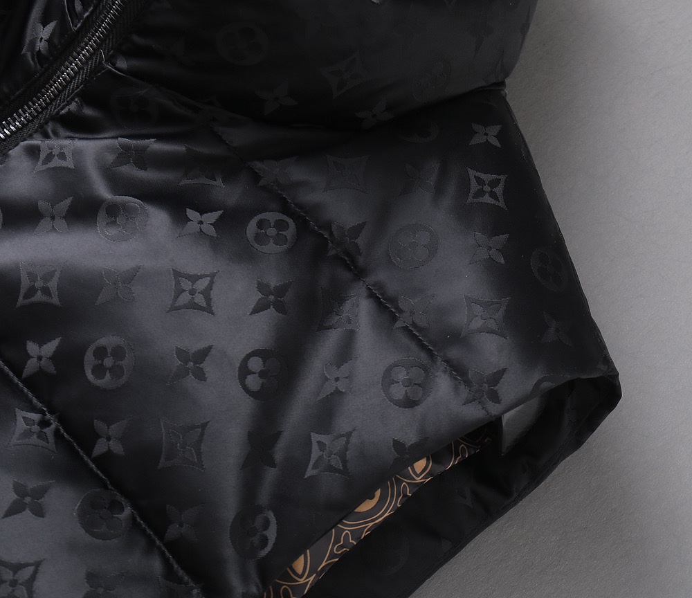 LOUIS VUITTON(ルイヴィトン)ダウンベスト