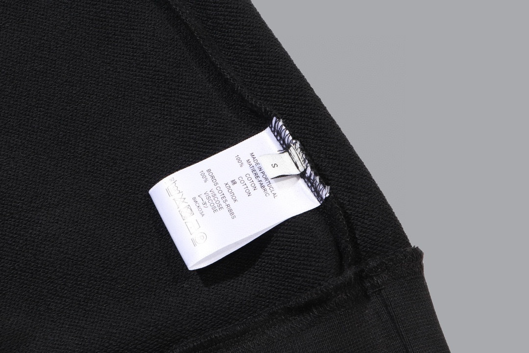 【VERSACE 公式旗艦店】ヴェルサーチ   丸首の衛衣  スウェットご好評に付き再入荷！