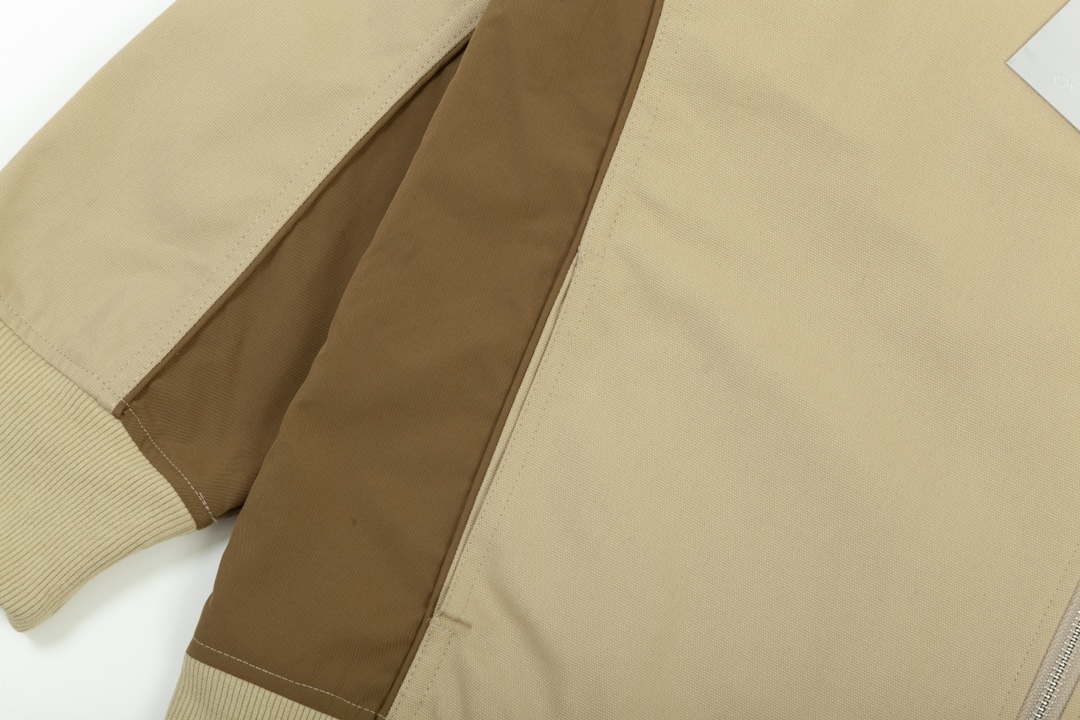 【DIOR  公式旗艦店】ディオール  ジャケット着 好評に付き再入荷！